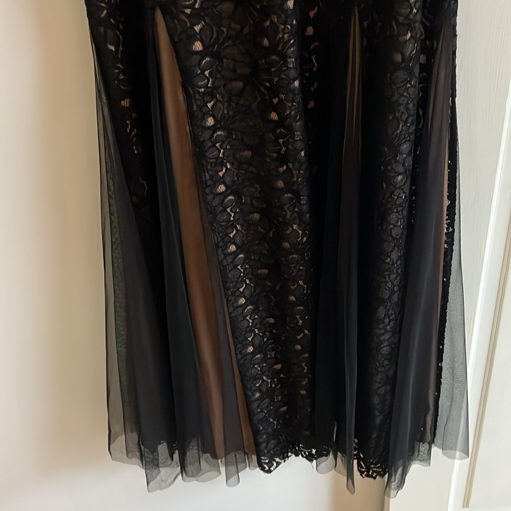 Formal dress in black - Picture 5 of 7